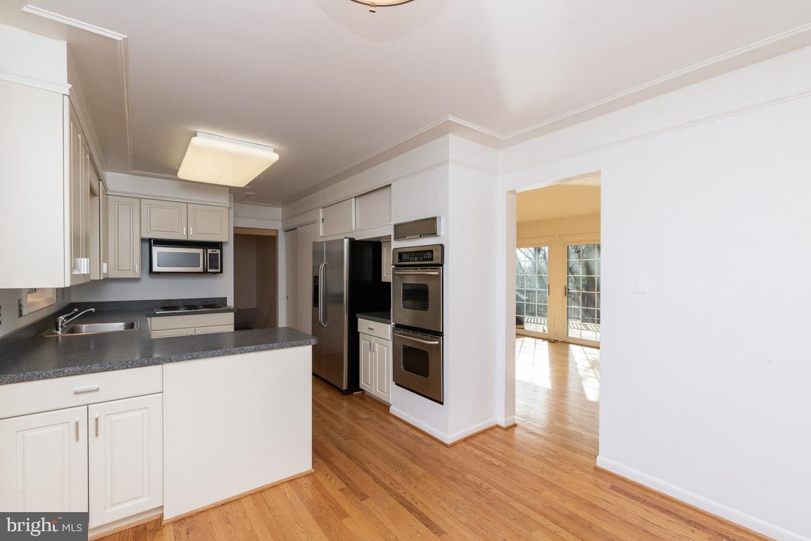 2025 Jolly Road Baltimore, MD 21209 - Photo 11 of 44 Beautiful gourmet kitchen!