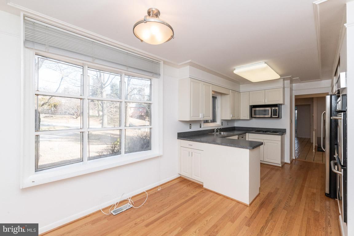 2025 Jolly Road Baltimore, MD 21209 - Photo 12 of 44 Lots of space for a table in the kitchen!