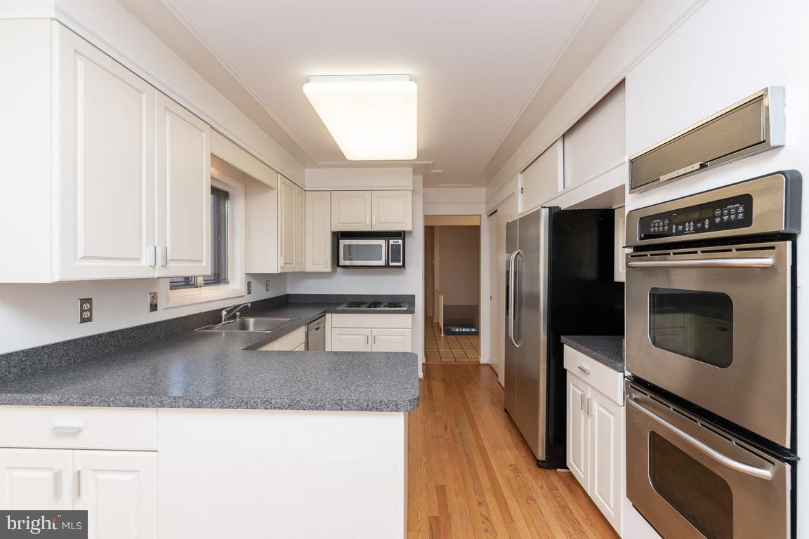 2025 Jolly Road Baltimore, MD 21209 - Photo 13 of 44 Large kitchen with double ovens!