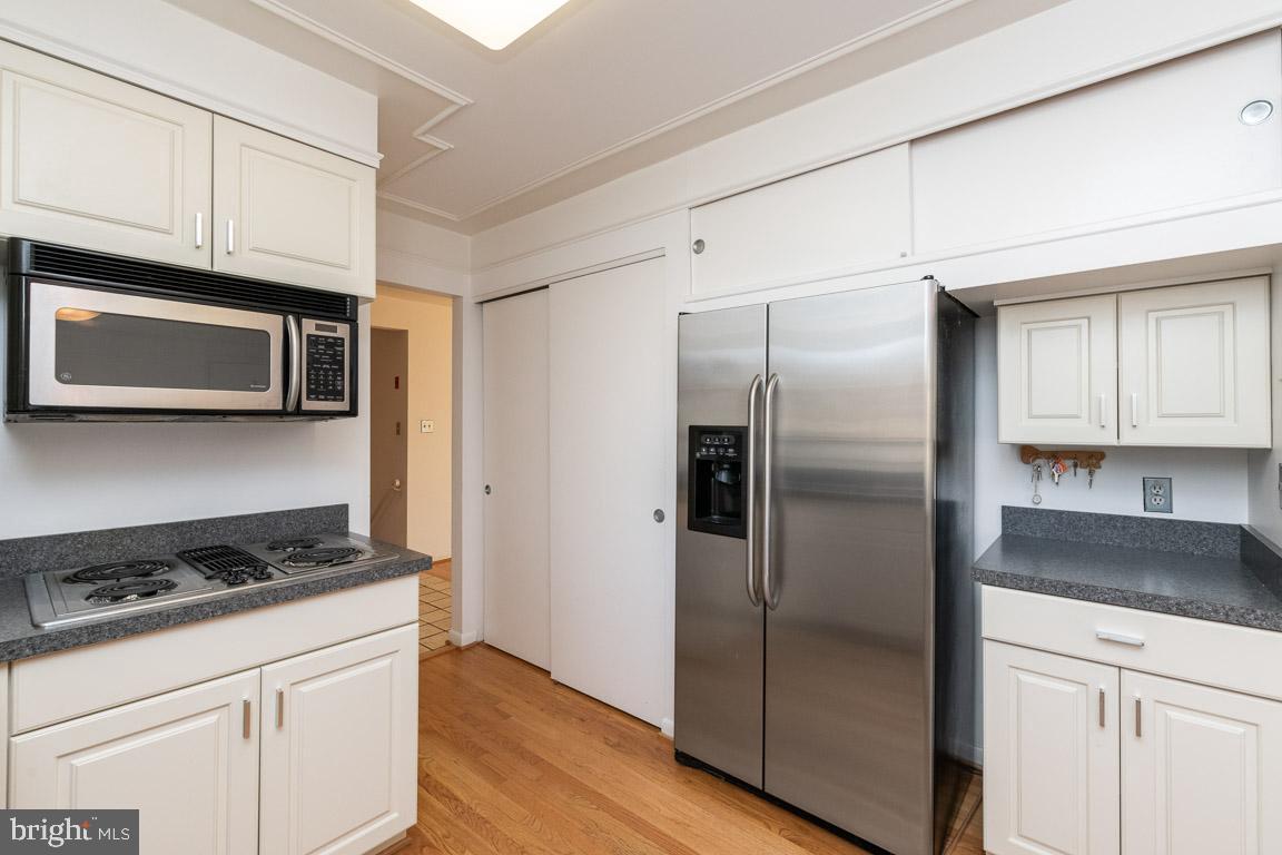 2025 Jolly Road Baltimore, MD 21209 - Photo 15 of 44 Stainless steel appiances!