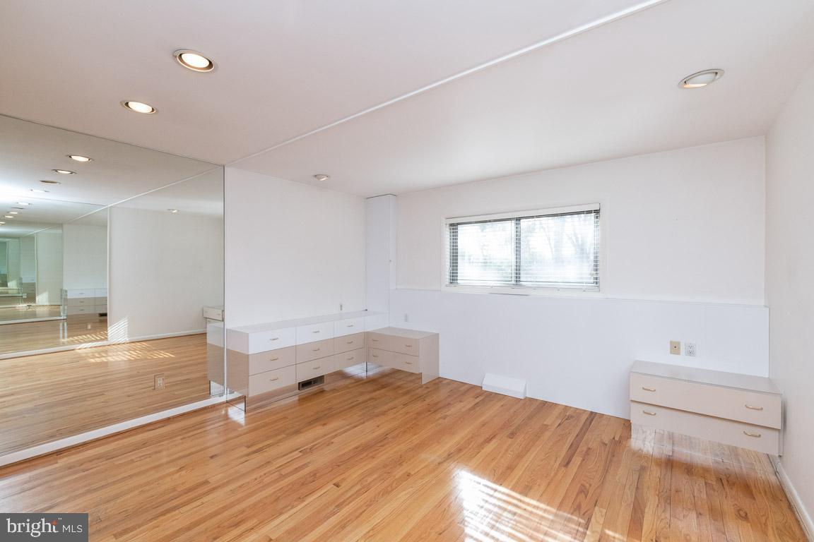 2025 Jolly Road Baltimore, MD 21209 - Photo 19 of 44 Large master bedroom with built-ins!