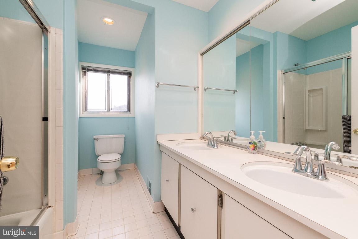 2025 Jolly Road Baltimore, MD 21209 - Photo 26 of 44 Hall bath with double sinks