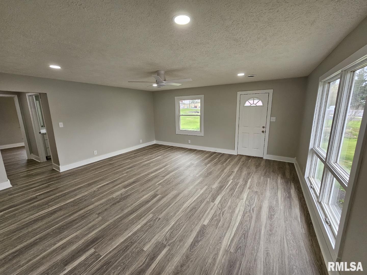 105 North Epperson Drive McLeansboro, IL 62859 - Photo 14 of 18