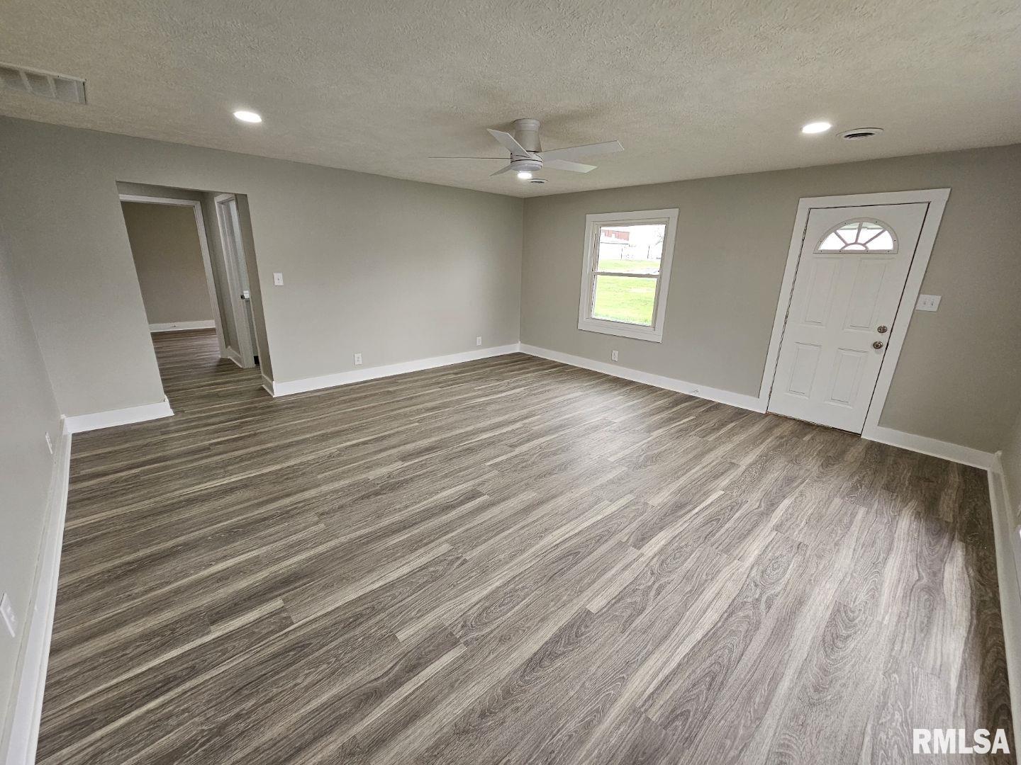 105 North Epperson Drive McLeansboro, IL 62859 - Photo 15 of 18