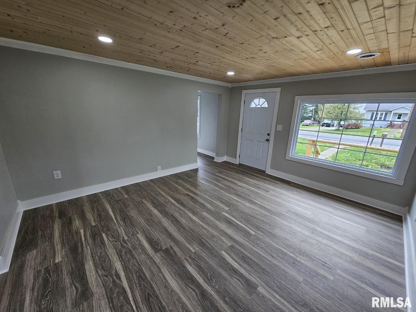 105 North Epperson Drive McLeansboro, IL 62859 - Photo 2 of 18