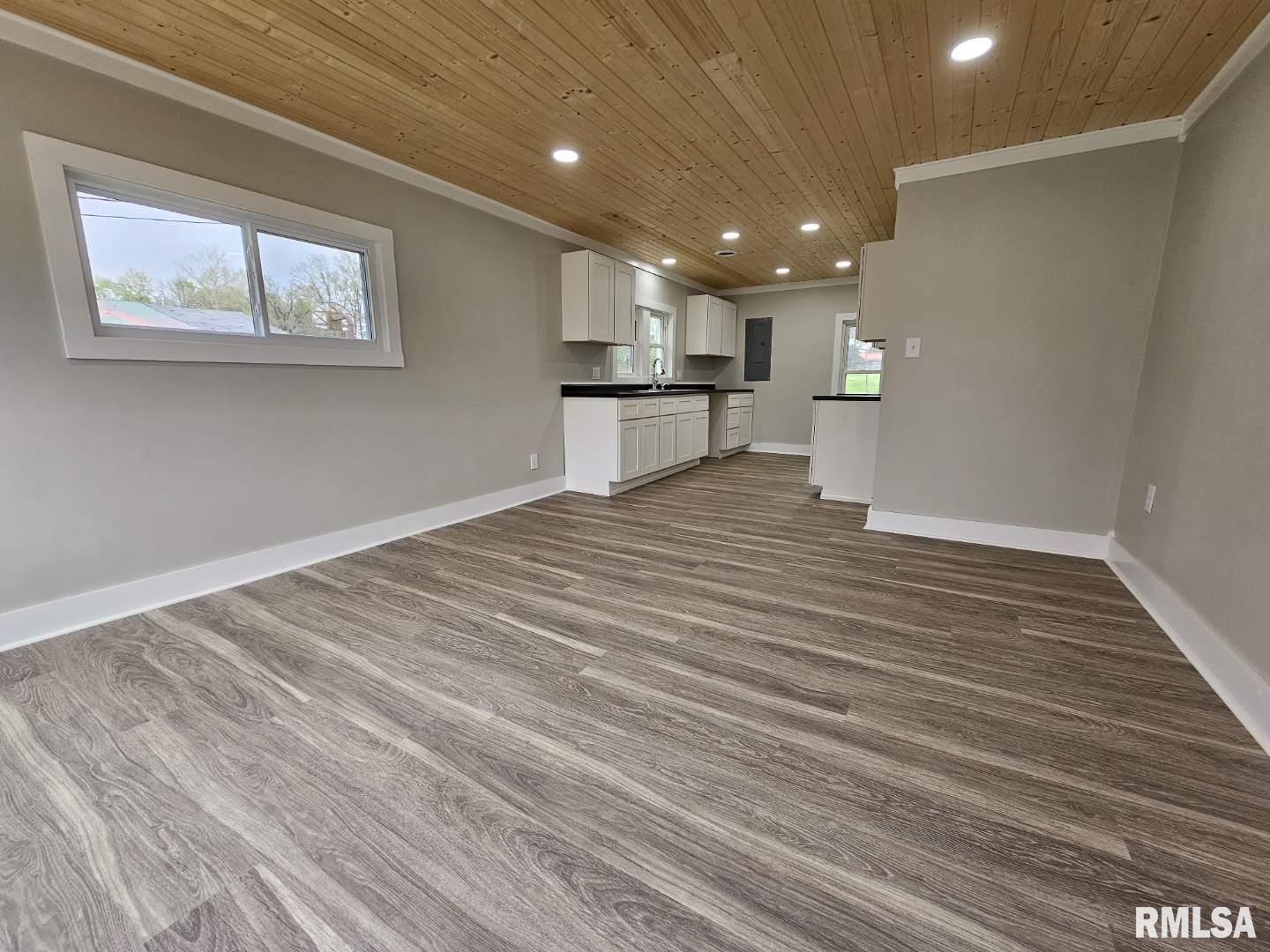 105 North Epperson Drive McLeansboro, IL 62859 - Photo 3 of 18