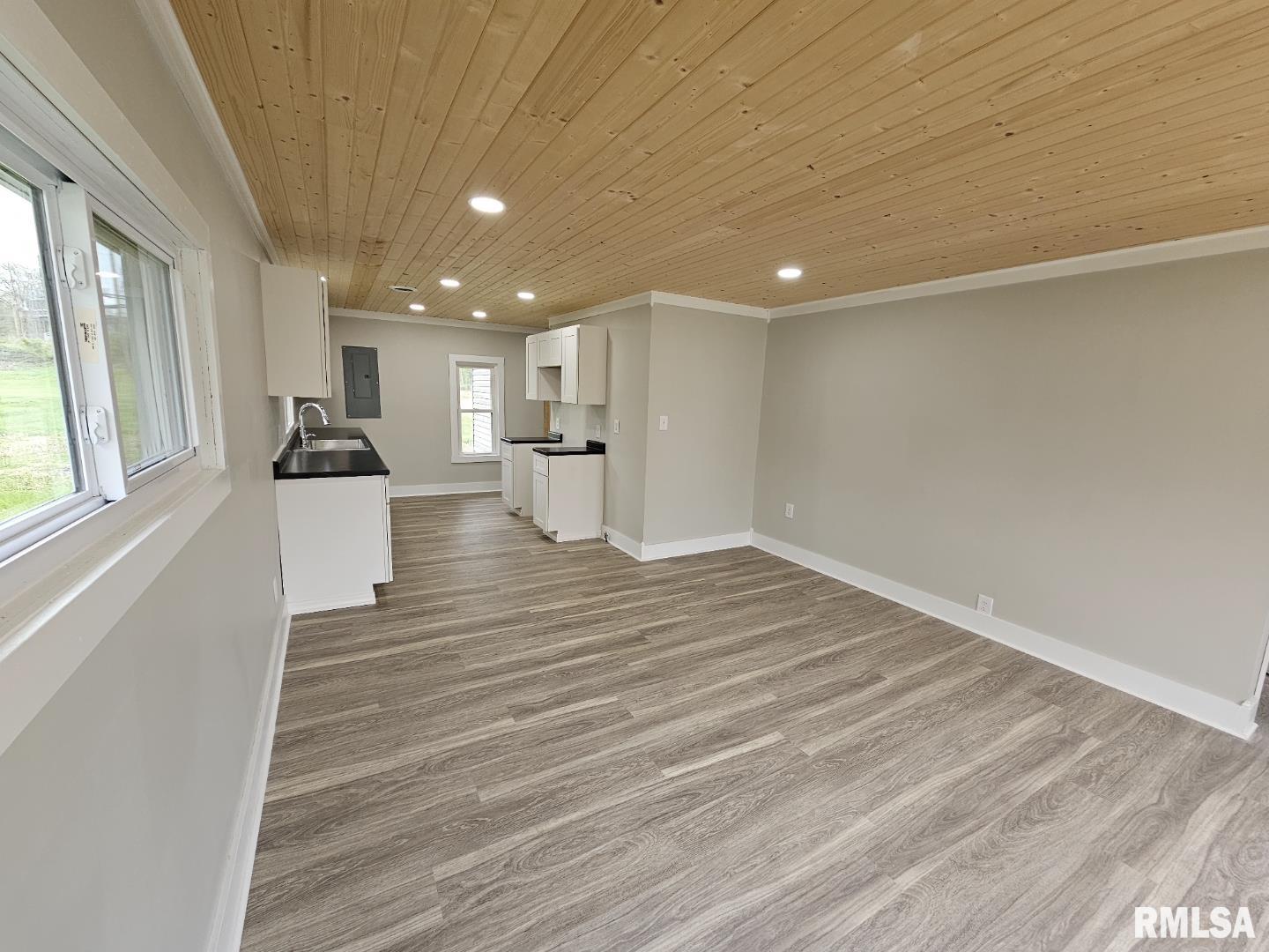 105 North Epperson Drive McLeansboro, IL 62859 - Photo 4 of 18