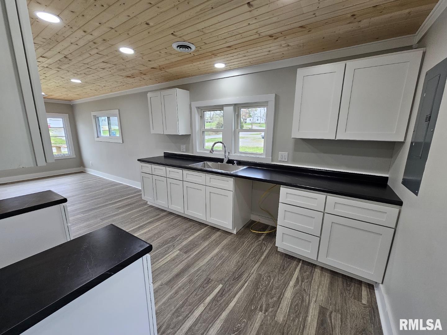 105 North Epperson Drive McLeansboro, IL 62859 - Photo 5 of 18