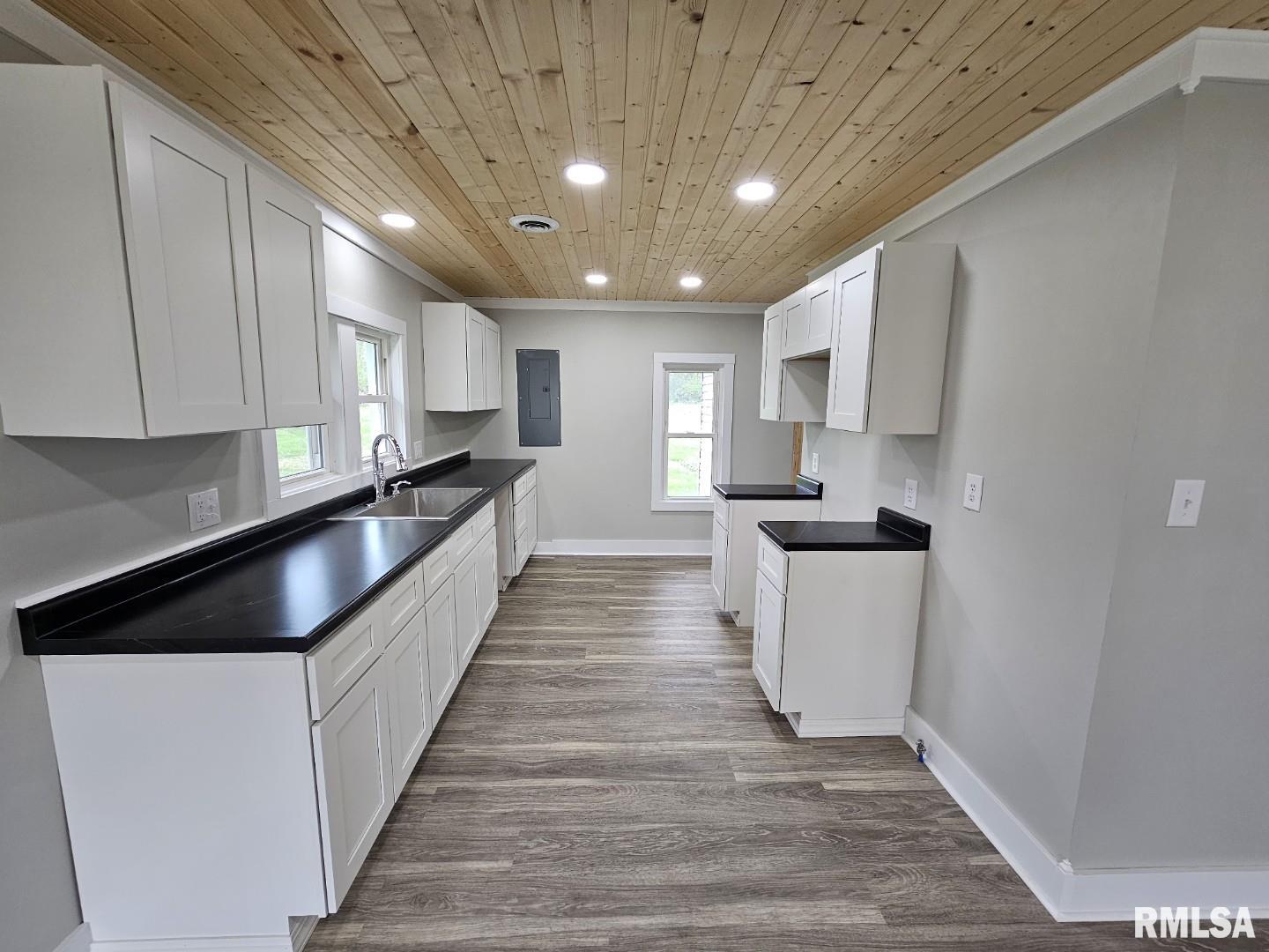 105 North Epperson Drive McLeansboro, IL 62859 - Photo 6 of 18