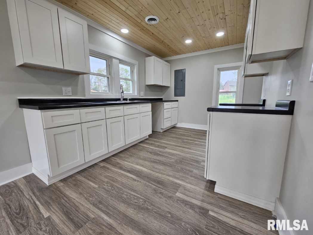 105 North Epperson Drive McLeansboro, IL 62859 - Photo 7 of 18