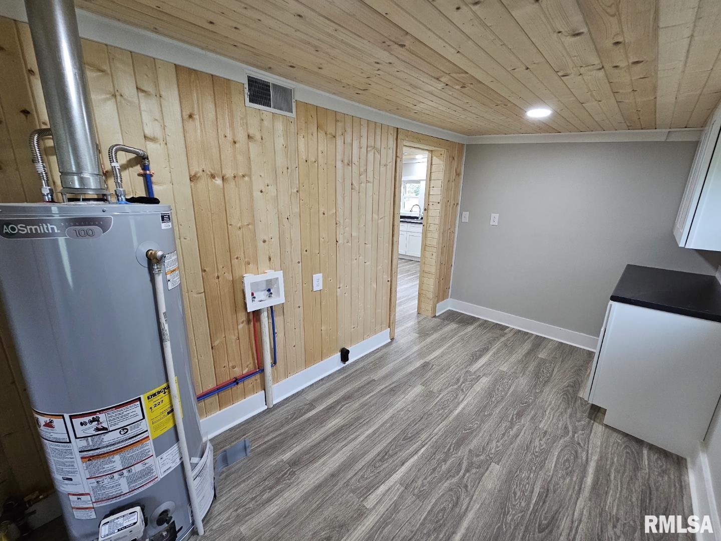 105 North Epperson Drive McLeansboro, IL 62859 - Photo 8 of 18