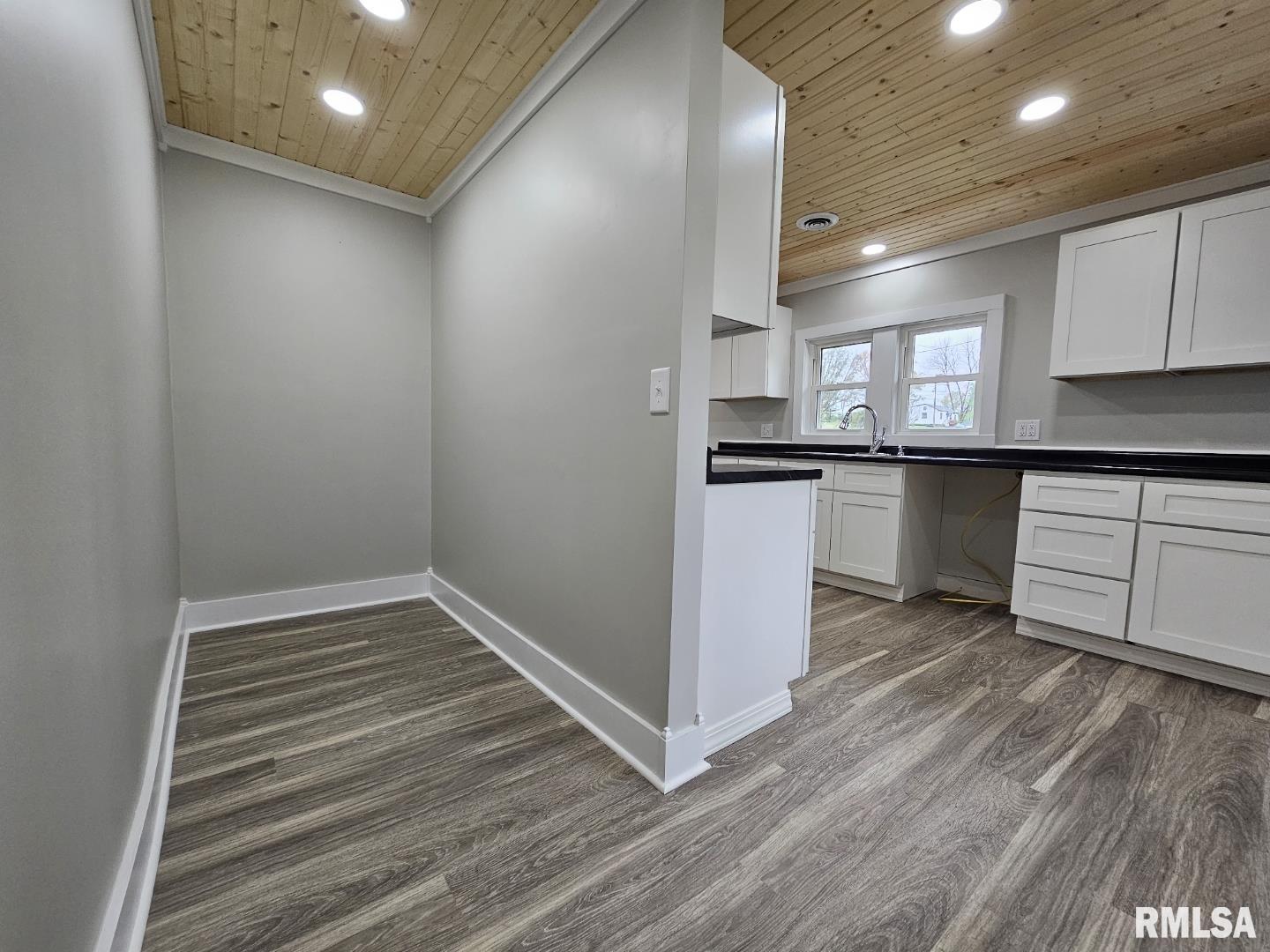 105 North Epperson Drive McLeansboro, IL 62859 - Photo 9 of 18