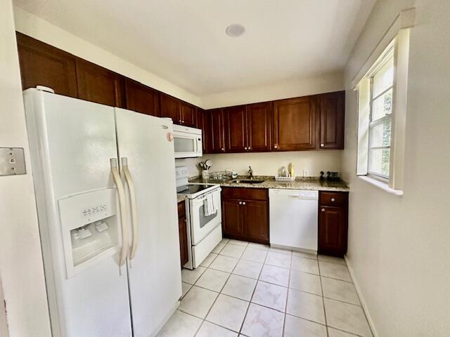 588 Mansfield M Boca Raton, FL 33434 - Photo 3 of 27 Kitchen