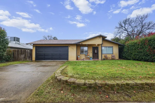 $299,900 | 1220 Pershing Street, Redding, CA 96003