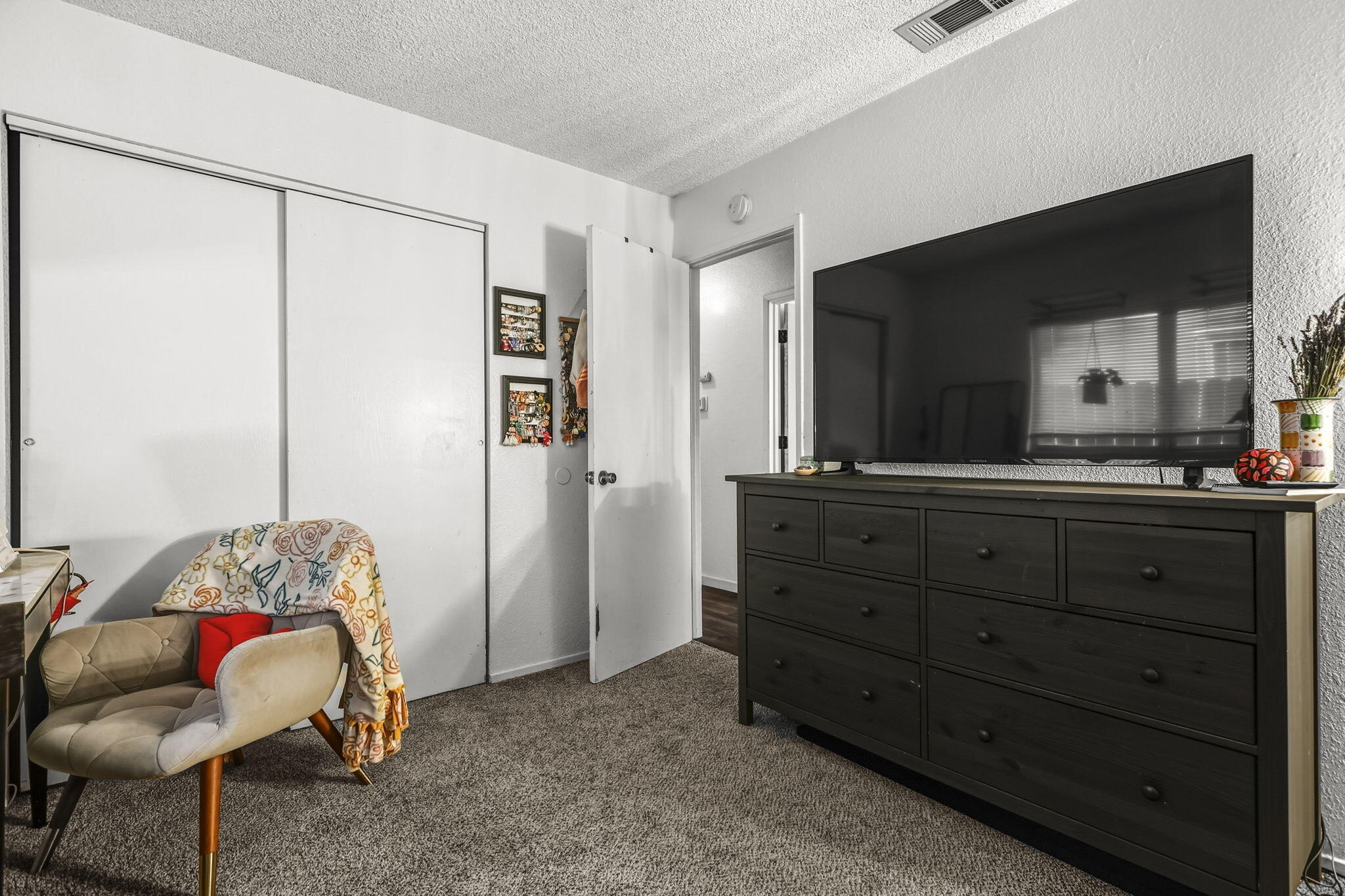 1220 Pershing Street Redding, CA 96003 - Photo 14 of 19 15-web-or-mls-_K3A2234 (1)