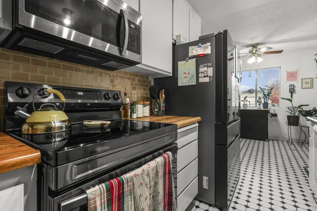 $299,900 | 1220 Pershing Street, Redding, CA 96003