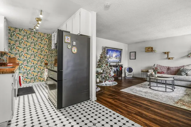 $299,900 | 1220 Pershing Street, Redding, CA 96003