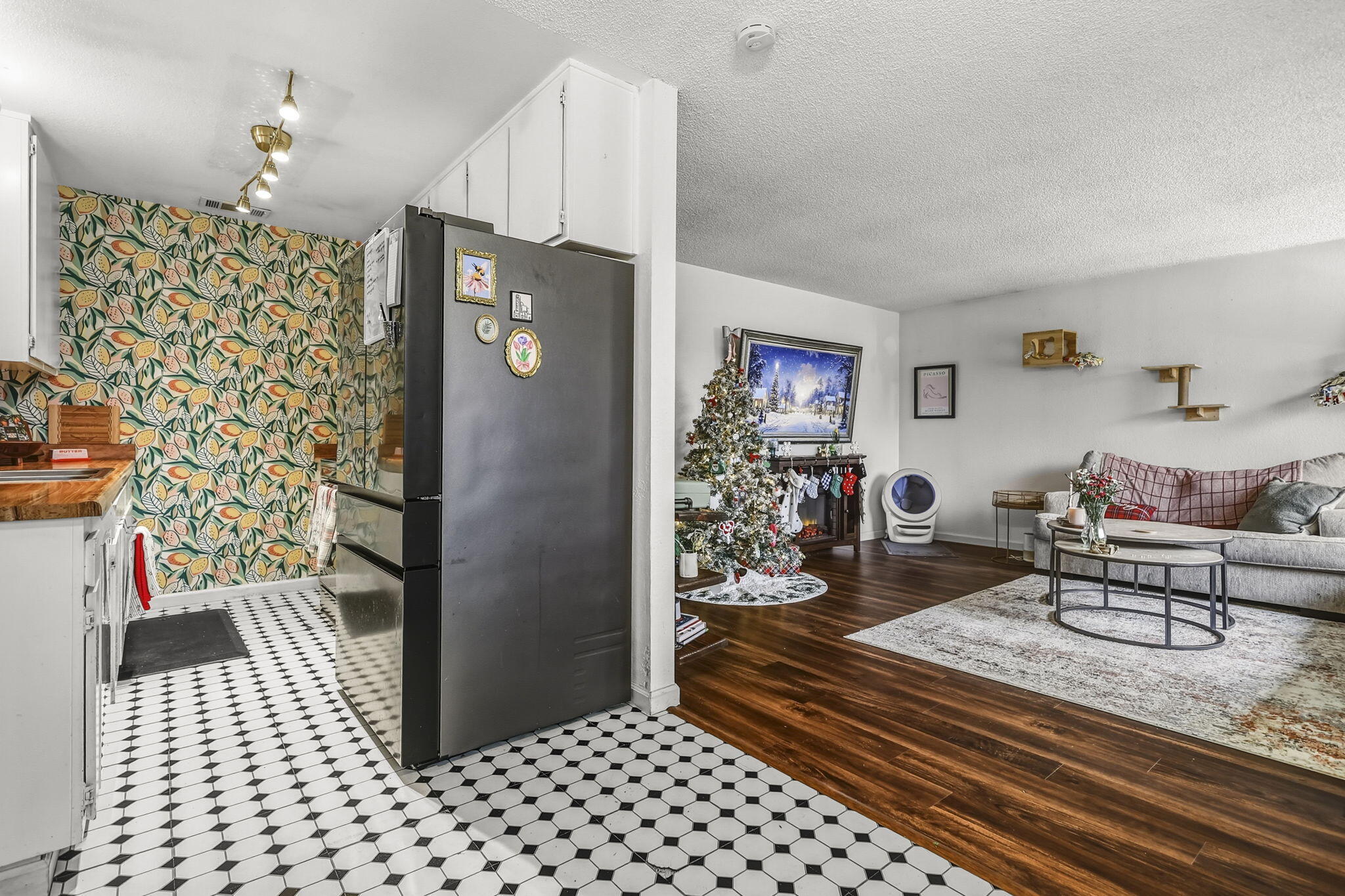 1220 Pershing Street Redding, CA 96003 - Photo 5 of 19 24-web-or-mls-_K3A2334 (1)