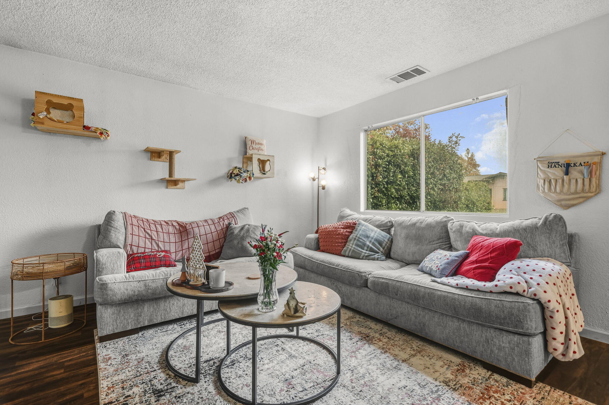 1220 Pershing Street Redding, CA 96003 - Photo 6 of 19 3-web-or-mls-8K3A2292 (1)