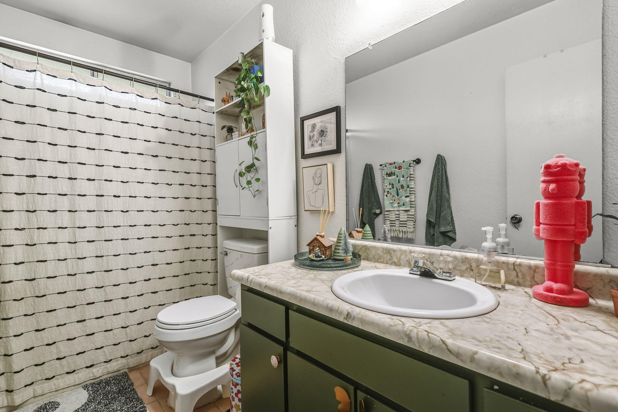 1220 Pershing Street Redding, CA 96003 - Photo 9 of 19 2-web-or-mls-8K3A2272 (1)