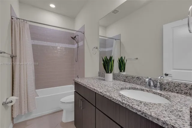 $549,000 | 4810 Eucalyptus Drive, Unit 3, Hollywood, FL 33021