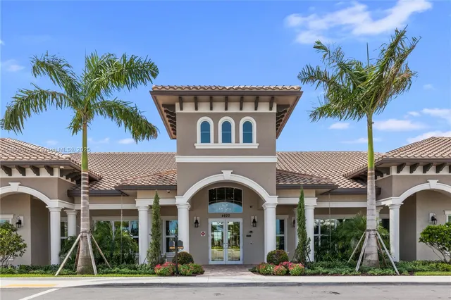 $549,000 | 4810 Eucalyptus Drive, Unit 3, Hollywood, FL 33021