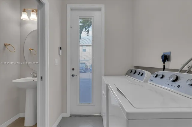 $549,000 | 4810 Eucalyptus Drive, Unit 3, Hollywood, FL 33021