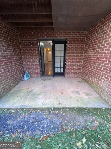 a view of empty room with windows