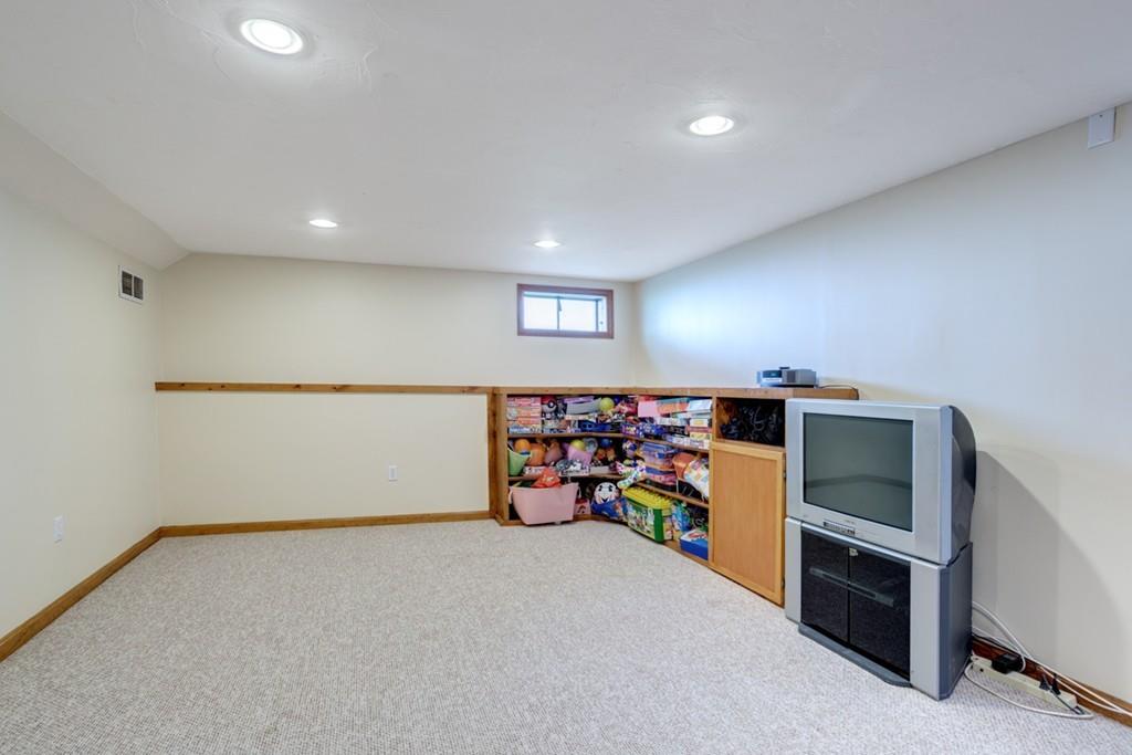 17 Symmes Road Franklin, MA 02038 - Photo 38 of 42 Gallery Image 38