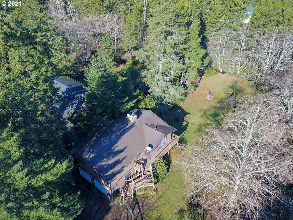 2335 42nd Street Florence, OR 97439 - Photo 2 of 11