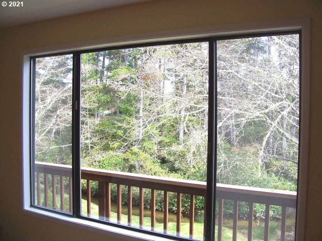 2335 42nd Street Florence, OR 97439 - Photo 6 of 11