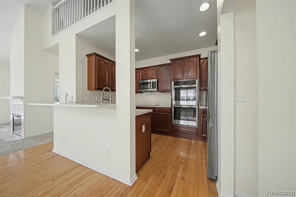 638 West Bluff Court, Unit 31 Rochester Hills, MI 48307 - Photo 8 of 49