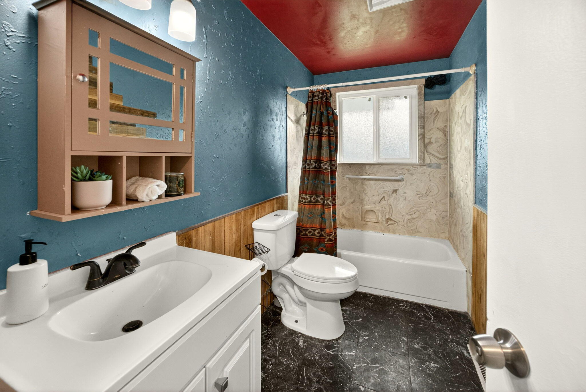 2175 Delta Waters Road Medford, OR 97504 - Photo 13 of 22 bathroom