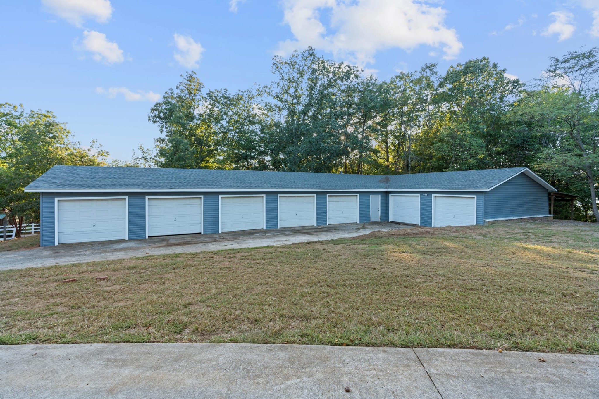 583 Bell Point Road Laceys Spring, AL 35754 - Photo 41 of 50 a backyard of a house