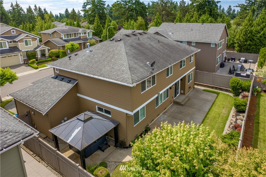4708 Northeast 1st Place Renton, WA 98059 - Photo 2 of 34 Gallery Image 2