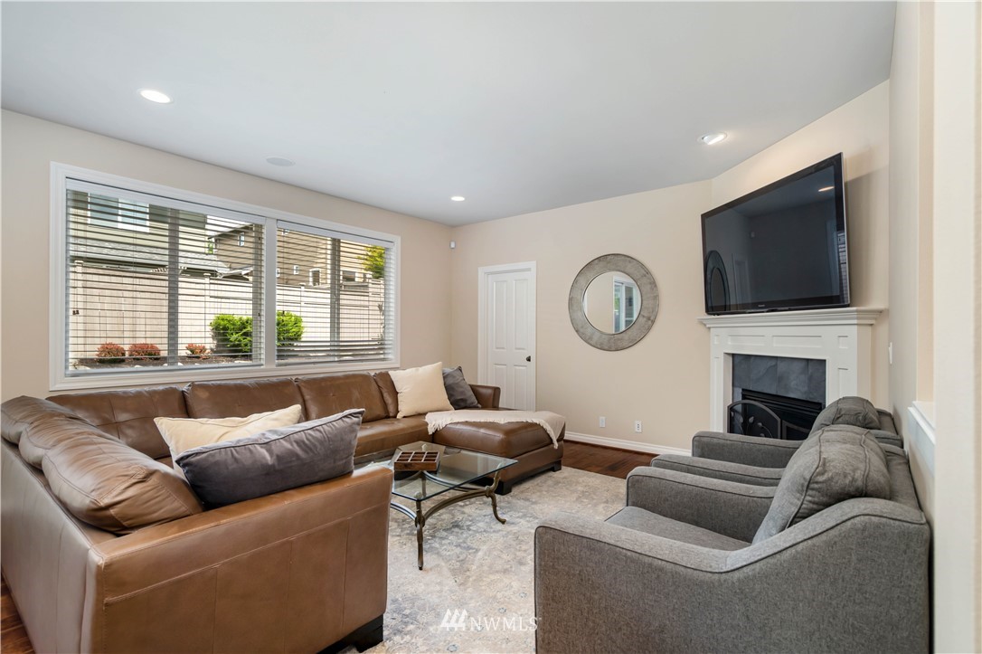 4708 Northeast 1st Place Renton, WA 98059 - Photo 13 of 34 Gallery Image 13