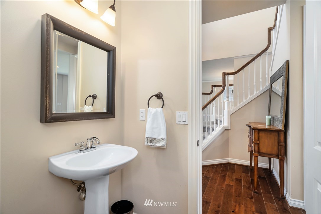 4708 Northeast 1st Place Renton, WA 98059 - Photo 14 of 34 Gallery Image 14