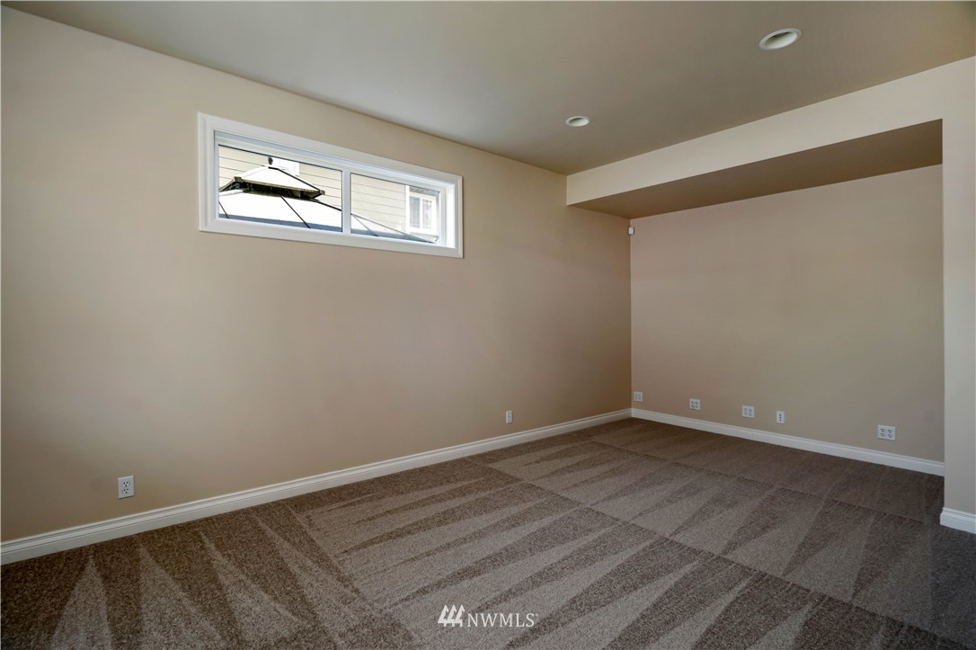 4708 Northeast 1st Place Renton, WA 98059 - Photo 15 of 34 Gallery Image 15