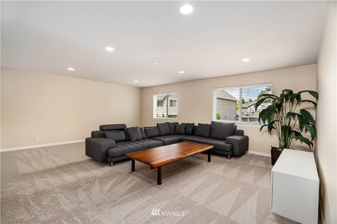 4708 Northeast 1st Place Renton, WA 98059 - Photo 18 of 34 Gallery Image 18