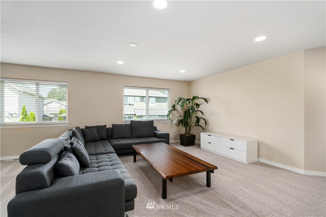 4708 Northeast 1st Place Renton, WA 98059 - Photo 19 of 34 Gallery Image 19