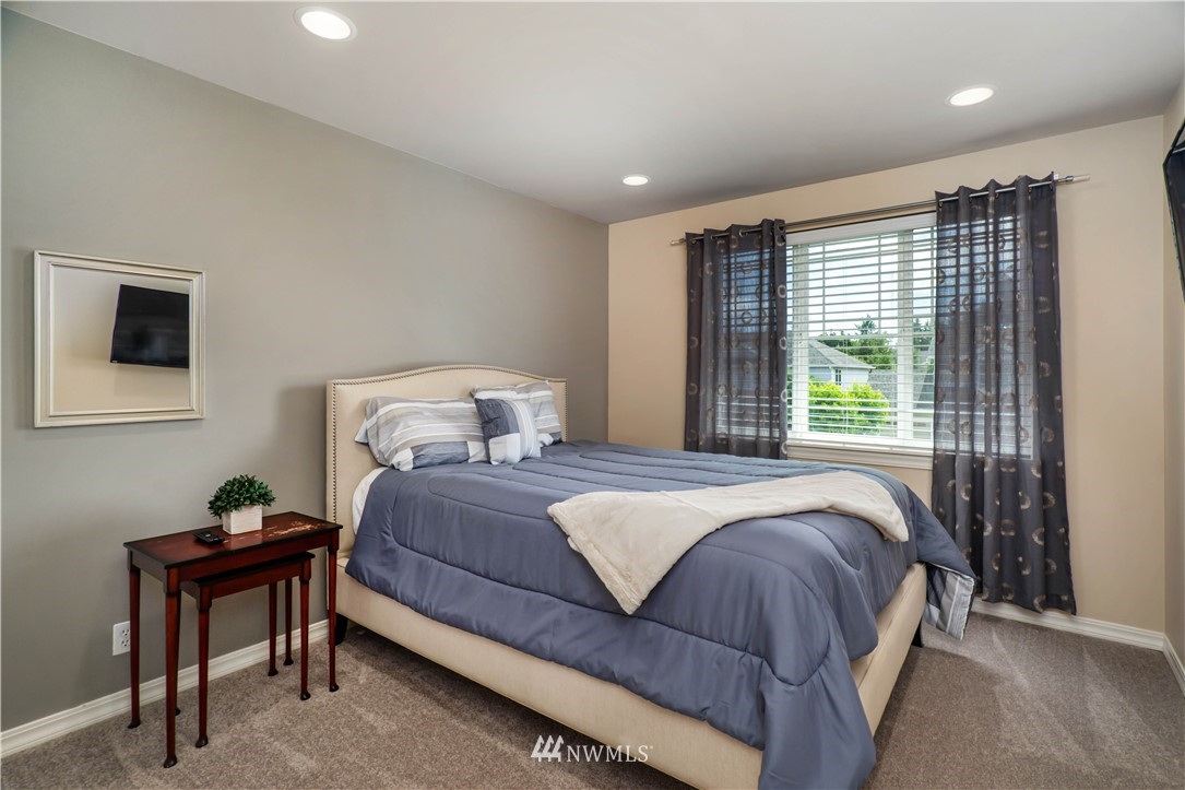 4708 Northeast 1st Place Renton, WA 98059 - Photo 22 of 34 Gallery Image 22