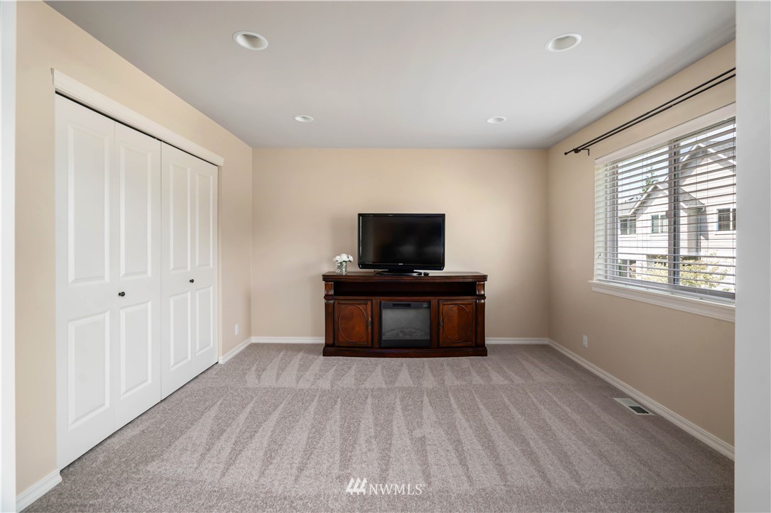 4708 Northeast 1st Place Renton, WA 98059 - Photo 24 of 34 Gallery Image 24