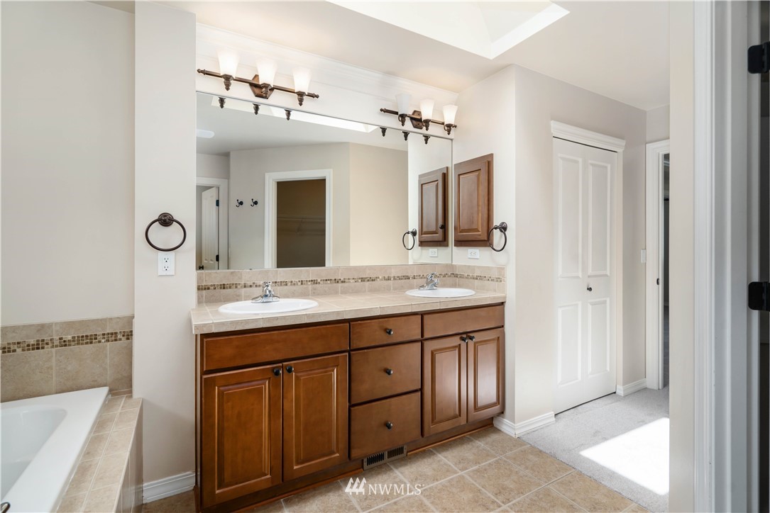 4708 Northeast 1st Place Renton, WA 98059 - Photo 28 of 34 Gallery Image 28