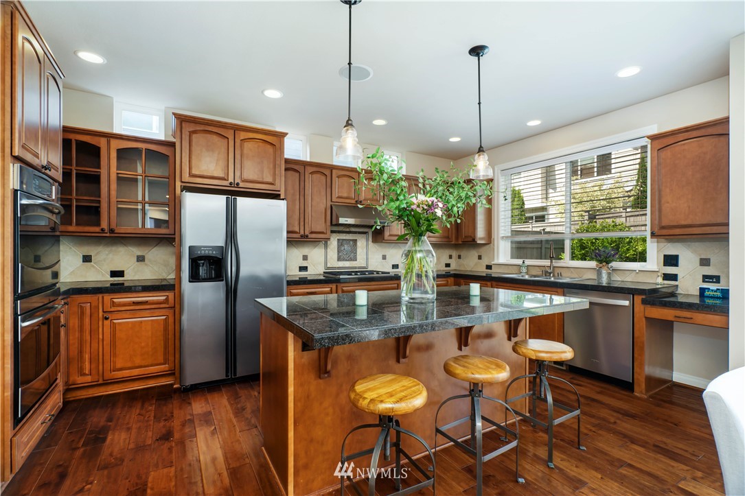 4708 Northeast 1st Place Renton, WA 98059 - Photo 10 of 34 Gallery Image 10