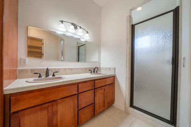 an empty room with windows and ceiling fan