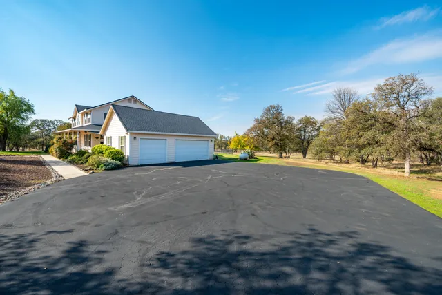 $1,250,000 | 8180 Whispering Oaks Road, Redding, CA 96002