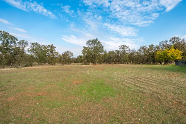 $1,250,000 | 8180 Whispering Oaks Road, Redding, CA 96002