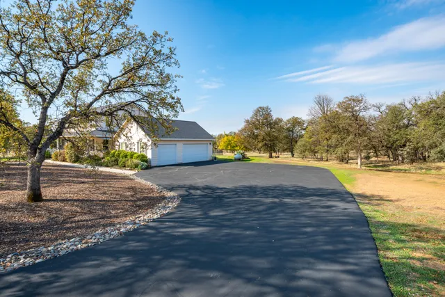 $1,250,000 | 8180 Whispering Oaks Road, Redding, CA 96002