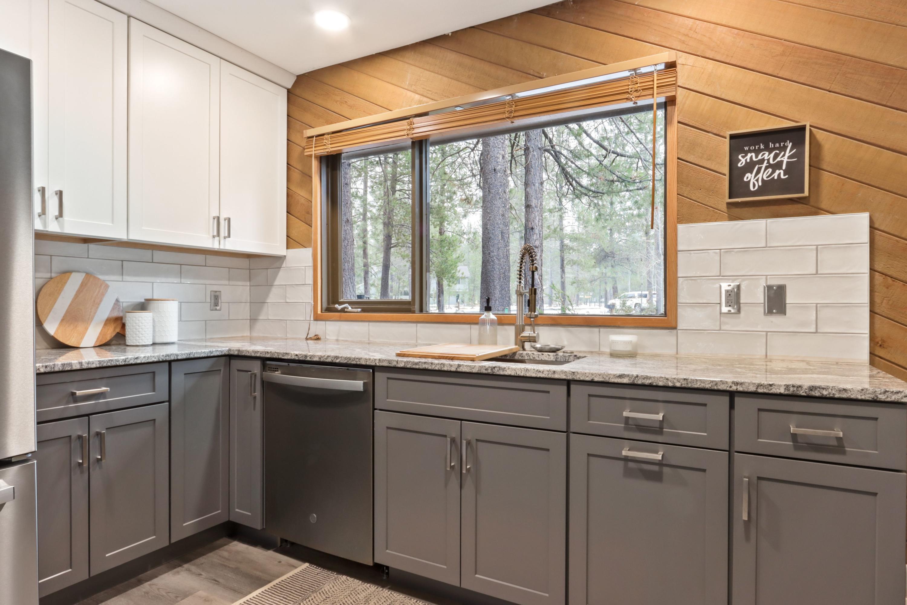 57212 Island Road, Unit 12 Sunriver, OR 97707 - Photo 22 of 25 kitchen