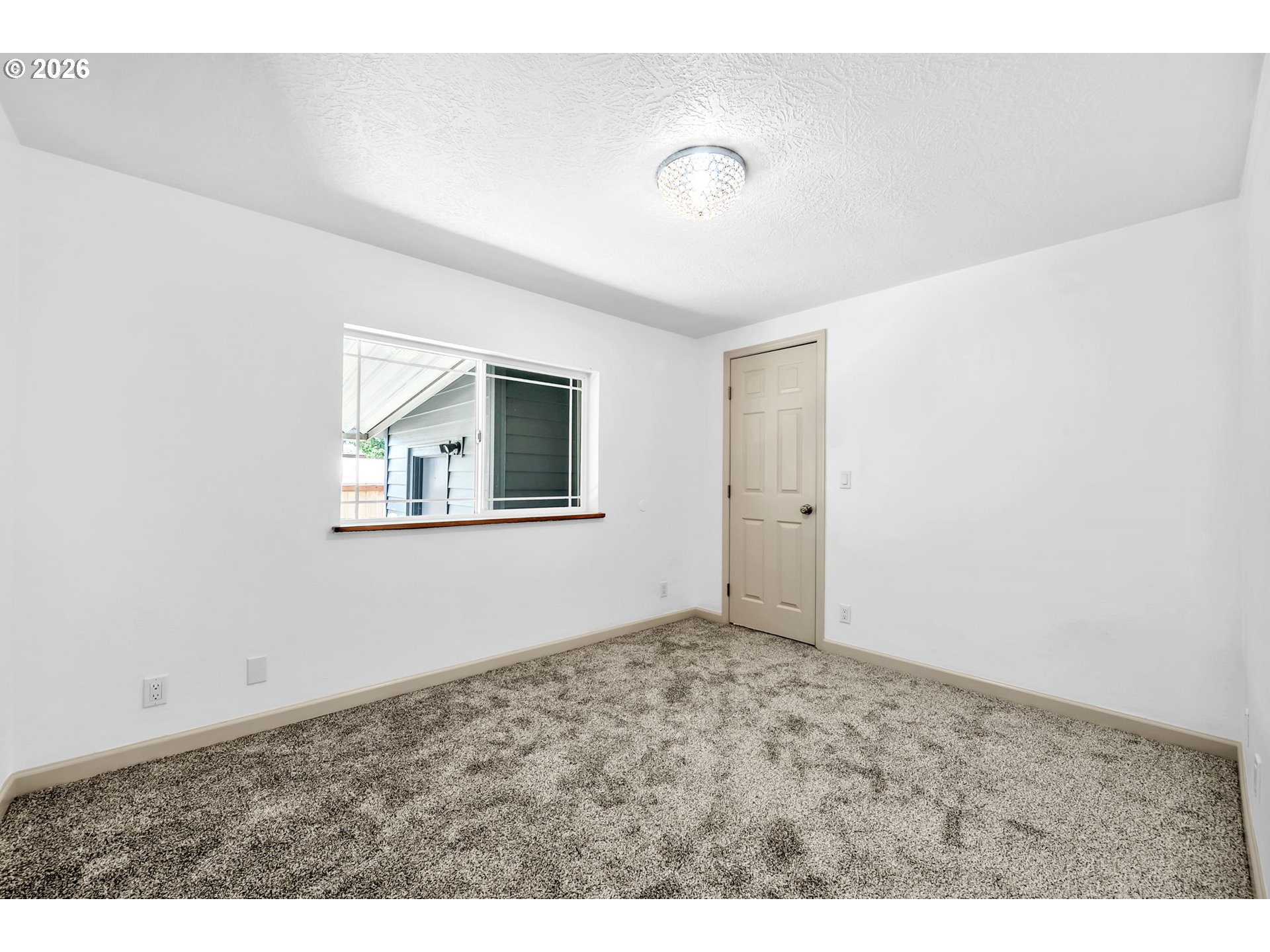 662 Lochaven Avenue Springfield, OR 97477 - Photo 30 of 34